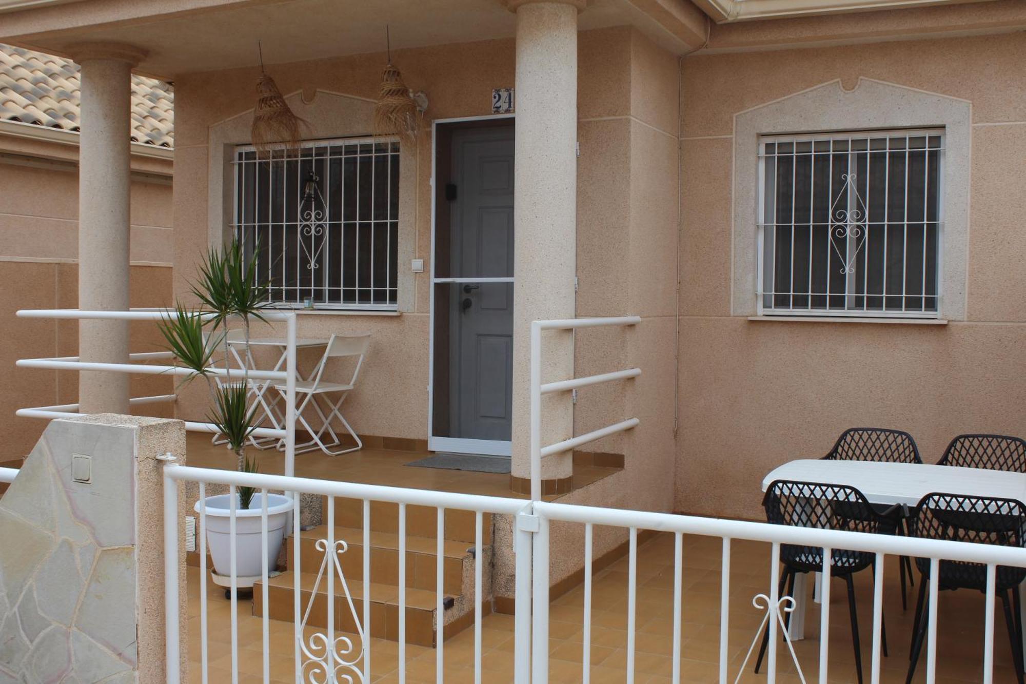 Bungalow With 2 Bedrooms And Roof Terrace In The Center Of La Zenia. Free Wifi. Orihuela Exterior photo